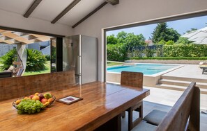 Outdoor dining - Lovely home in Medulin (Medulin)