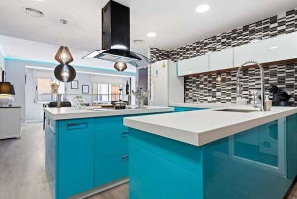 Fridge, microwave, oven, stovetop