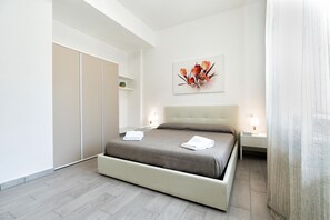 1 habitación, tabla de planchar con plancha, wifi y ropa de cama