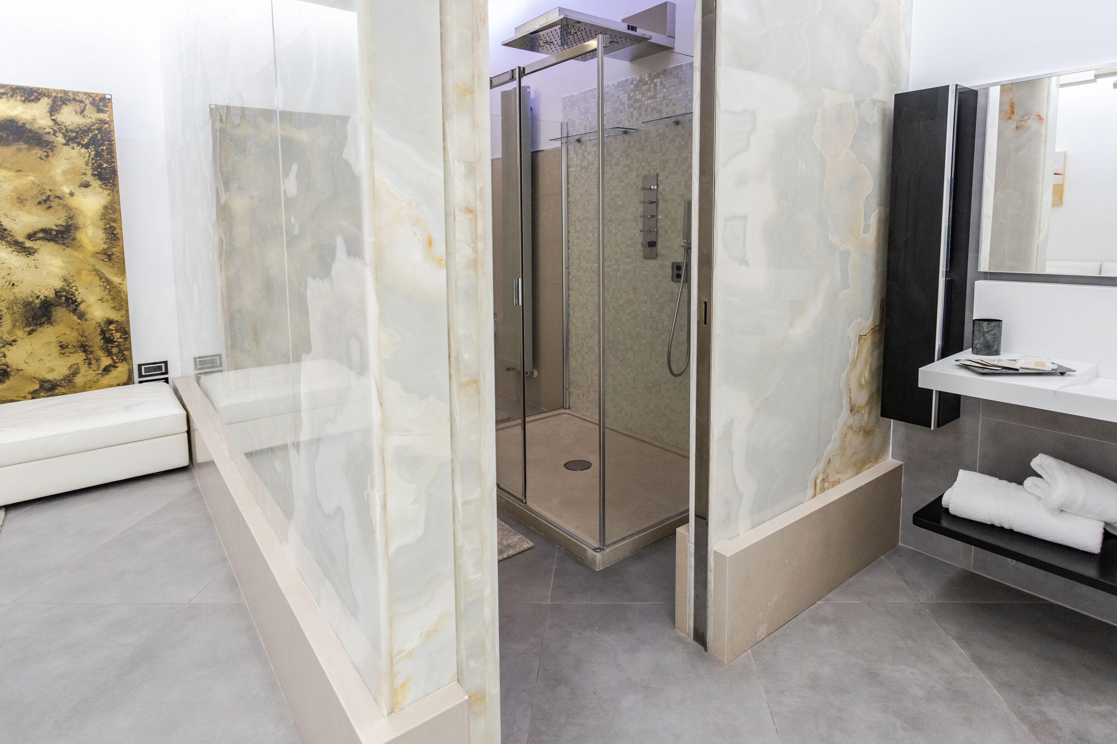 Dusche, Haartrockner, Bidet, Handtücher