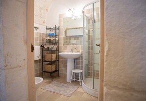 Douche, sèche-cheveux