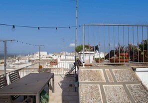 Unclassified image, 4 of 40, button