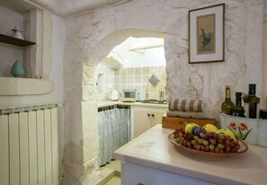 Unclassified image, 5 of 40, button