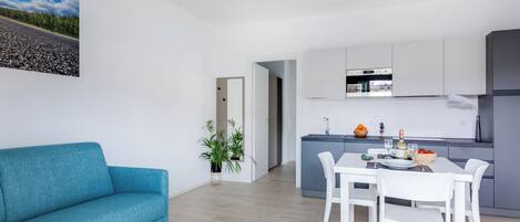 Apartment, 1 Bedroom, Patio, Ground Floor | Living area