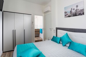 Deluxe Apartment, 2 Bedrooms, Balcony, Canal View | In-room safe, free WiFi, bed sheets - Appartamenti le Vele - Siroli Collection (Cervia)