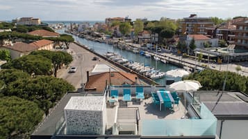 Panoramic-Apartment, 2 Schlafzimmer, Terrasse, Stadtblick | Ausblick vom Zimmer