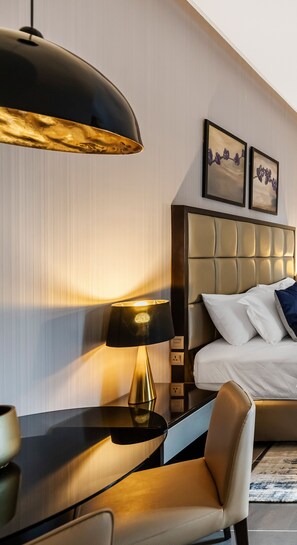 Suite estudio superior, balcón, piso ejecutivo | Sábanas de algodón egipcio y ropa de cama de alta calidad 