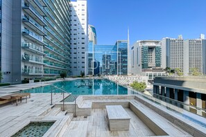 Outdoor pool - Damac Majestine (Dubai)
