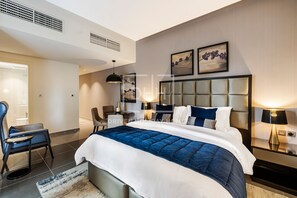 Superior Studio Suite, Balcony, Executive Level - Damac Majestine (Dubai)