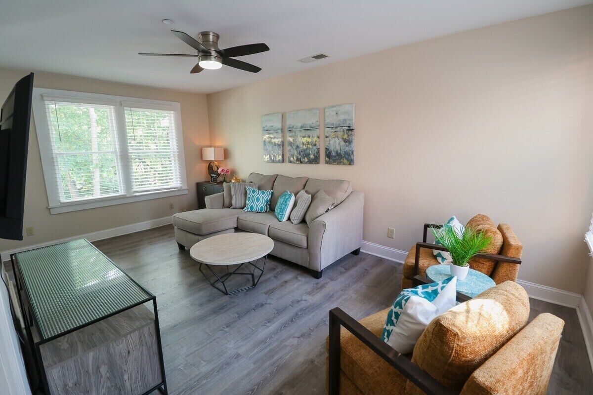 This house is a 3 bedroom(s), 1 bathrooms, located in Lexington, KY.