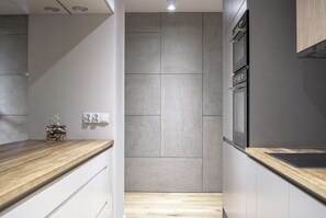 อพาร์ทเมนท์, 1 ห้องนอน, ระเบียง | ครัวส่วนตัว | ไมโครเวฟ, เตาอบ, เครื่องล้างจาน, เครื่องชงกาแฟ/ชา