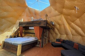 1 bedroom, bed sheets