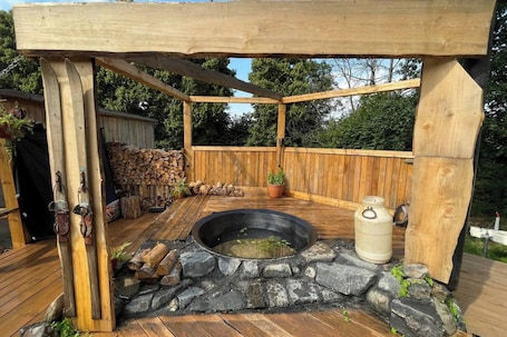 Outdoor spa tub. Glamping Jedlova Sleeps 6 With Deck