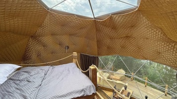 1 bedroom, bed sheets