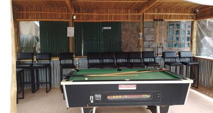 WHITE HOUSE LOUNGE & GUEST HOUSE