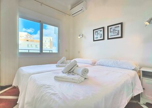 1 chambre, fer et planche à repasser, Wi-Fi, draps fournis