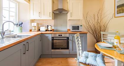 Hearts Delight Cottage by Bloom Stays - a holiday let that sleeps 4 guests in 2 bedrooms