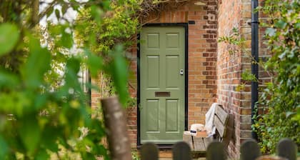 Hearts Delight Cottage by Bloom Stays - a holiday let that sleeps 4 guests in 2 bedrooms