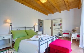 4 soverom, strykejern/-brett, reiseseng for barn og wi-fi (inkludert)