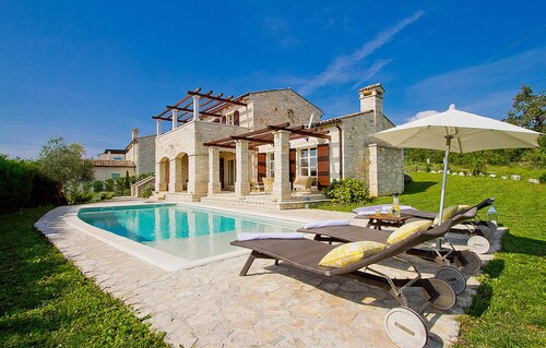 Beautiful home in Buzet
