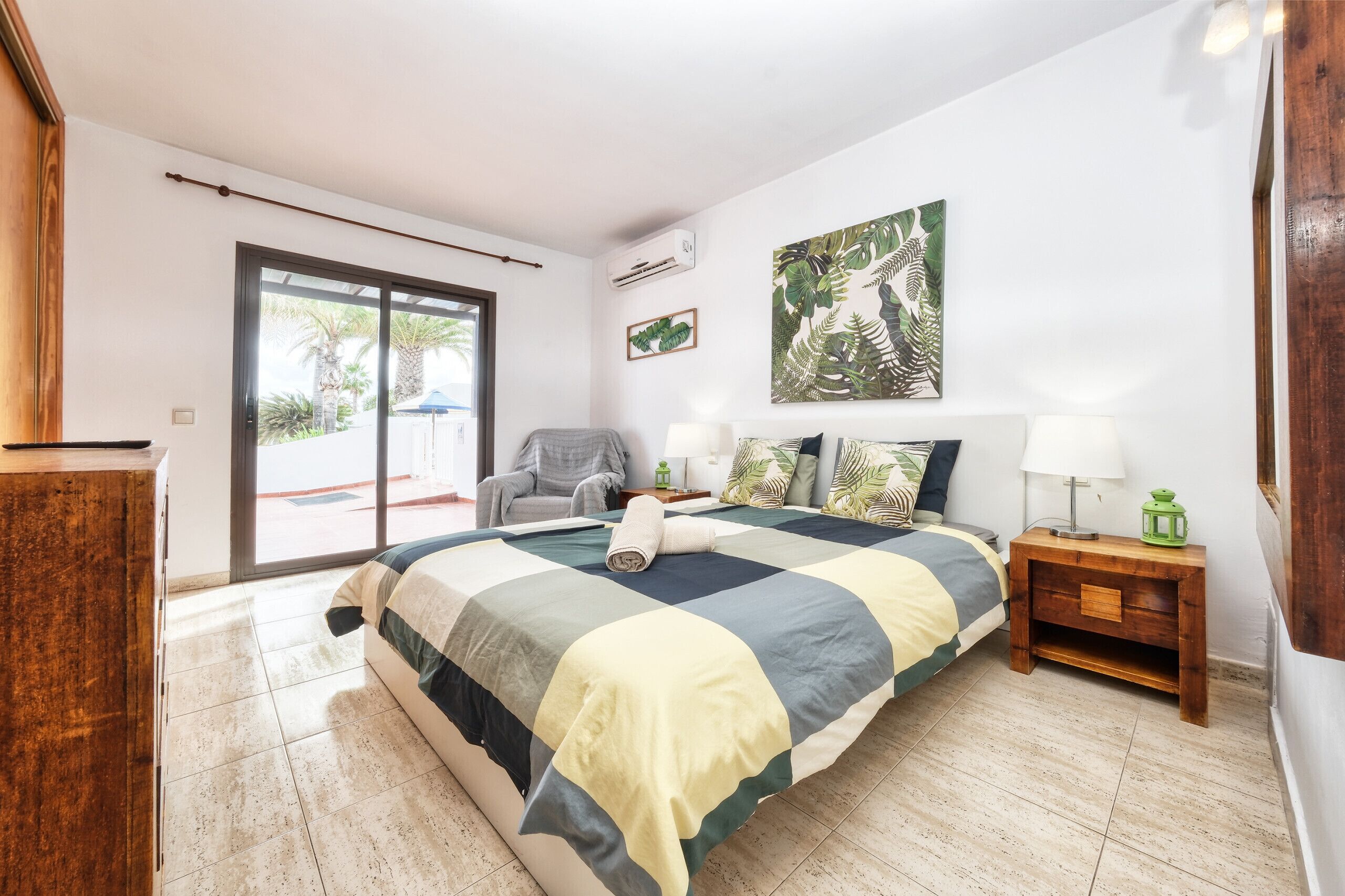 2 Schlafzimmer, Zimmersafe, Schreibtisch, Bügeleisen/Bügelbrett