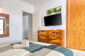 2 slaapkamers, een kluis op de kamer, een bureau