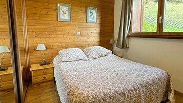 3 habitaciones, tabla de planchar con plancha, wifi y ropa de cama