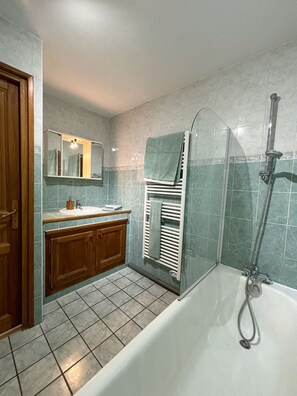Hair dryer, towels