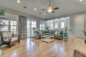 TV - Luxury Beach Retreat: 4BR/3BA Oasis with Amenities (North Myrtle Beach)