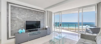 Horizon Bay 202 Beachfront Apt, bloubergstrand