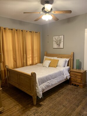 Room - Cozy Duplex Pet friendly  (San Antonio)