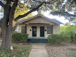 Exterior - Cozy Duplex Pet friendly  (San Antonio)