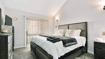 2 bedrooms, iron/ironing board, travel cot, WiFi