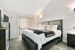 2 habitaciones, tabla de planchar con plancha, cuna de viaje y wifi 