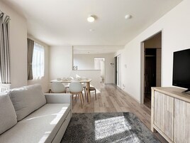 Grand Apartment, 2 Bedrooms | Free WiFi, bed sheets