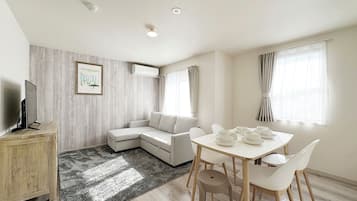 Apartamento grand, 2 quartos | Área de estar