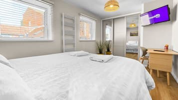 2 habitaciones, tabla de planchar con plancha y cuna de viaje