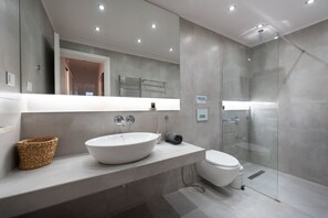 Superior Apartment, 2 Bedrooms, Balcony | Bathroom | Shower, rainfall showerhead, free toiletries, hair dryer