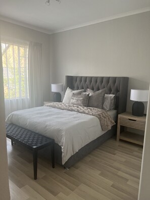 House, 3 Bedrooms, Non Smoking, Private Bathroom - Roodepoort Smart Home 1 (Roodepoort)