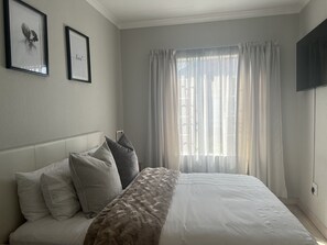 House, 3 Bedrooms, Non Smoking, Private Bathroom - Roodepoort Smart Home 1 (Roodepoort)