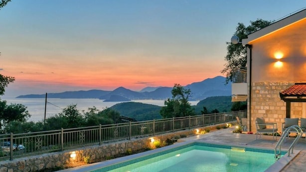 A swimming pool with a view of mountains and the sea at sunset. - Seaview Villa Lavanda with pool (Drobnici)