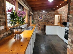 Private kitchen - Cosy house in a quiet area of Torquay (Torquay)