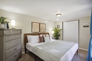 2 habitaciones, tabla de planchar con plancha, wifi y ropa de cama