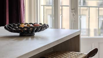 Appartement Deluxe, salle de bains attenante | Restauration