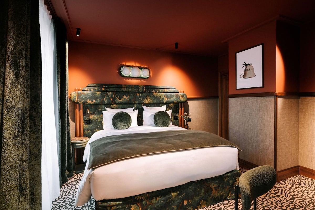 Suite, bagno in camera, vista città | 1 camera, materassi a doppio strato, una cassaforte in camera