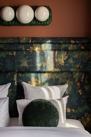 Suite, Ensuite, City View | 1 bedroom, pillow-top beds, in-room safe, individually decorated