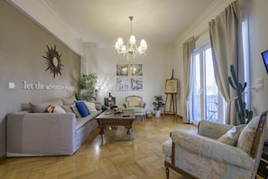 Deluxe Apartment | Living area | 32-inch Smart TV with satellite channels, Netflix, streaming services - Acropolis Urban Oasis (Athens)