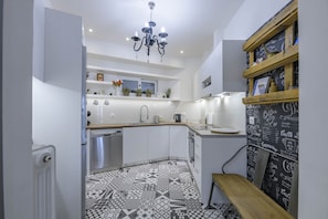 Deluxe Apartment | Private kitchen | Full-sized fridge, oven, stovetop, electric kettle - Acropolis Urban Oasis (Athens)