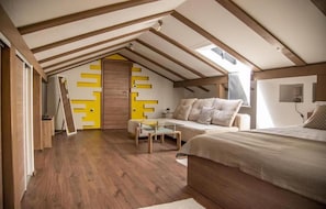 3 habitaciones, tabla de planchar con plancha y cuna de viaje 