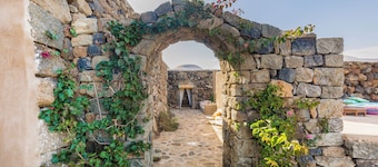 Superb Villa With Private Pool, Authentic Charm and Impressive Views